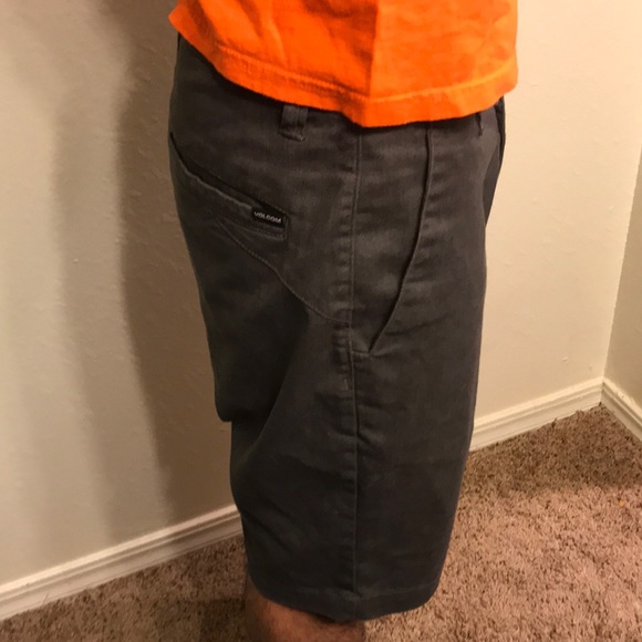 Men’s Volcom Shorts size 30 - Picture 2 of 3